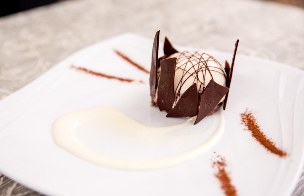 Logis Hotel Restaurant Des Chateaux アゼ・ル・リドー エクステリア 写真