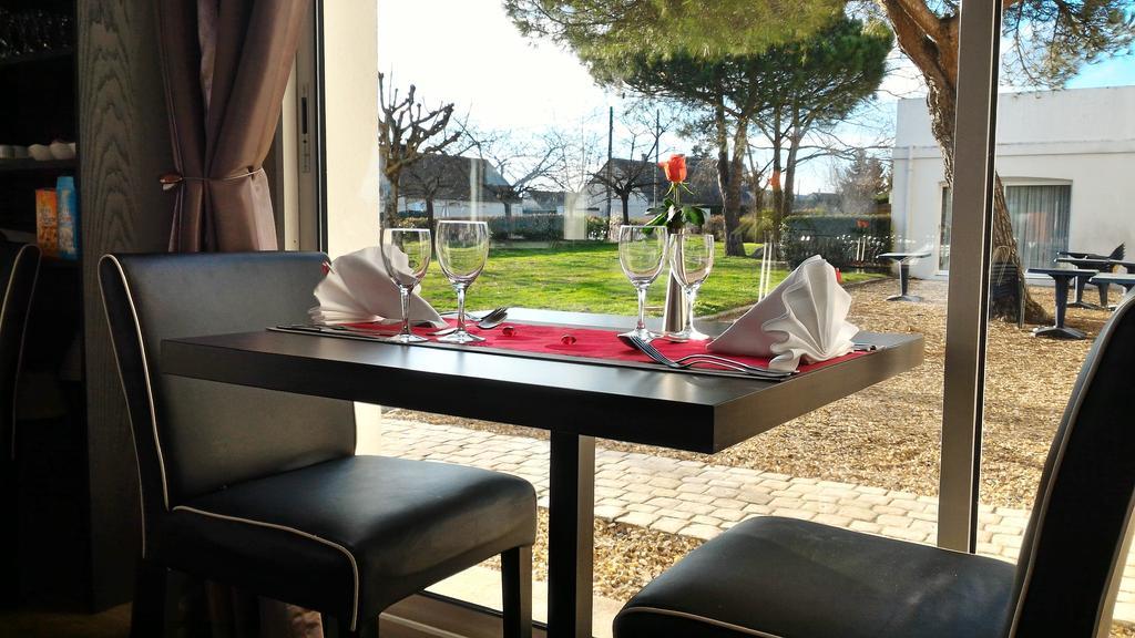 Logis Hotel Restaurant Des Chateaux アゼ・ル・リドー エクステリア 写真