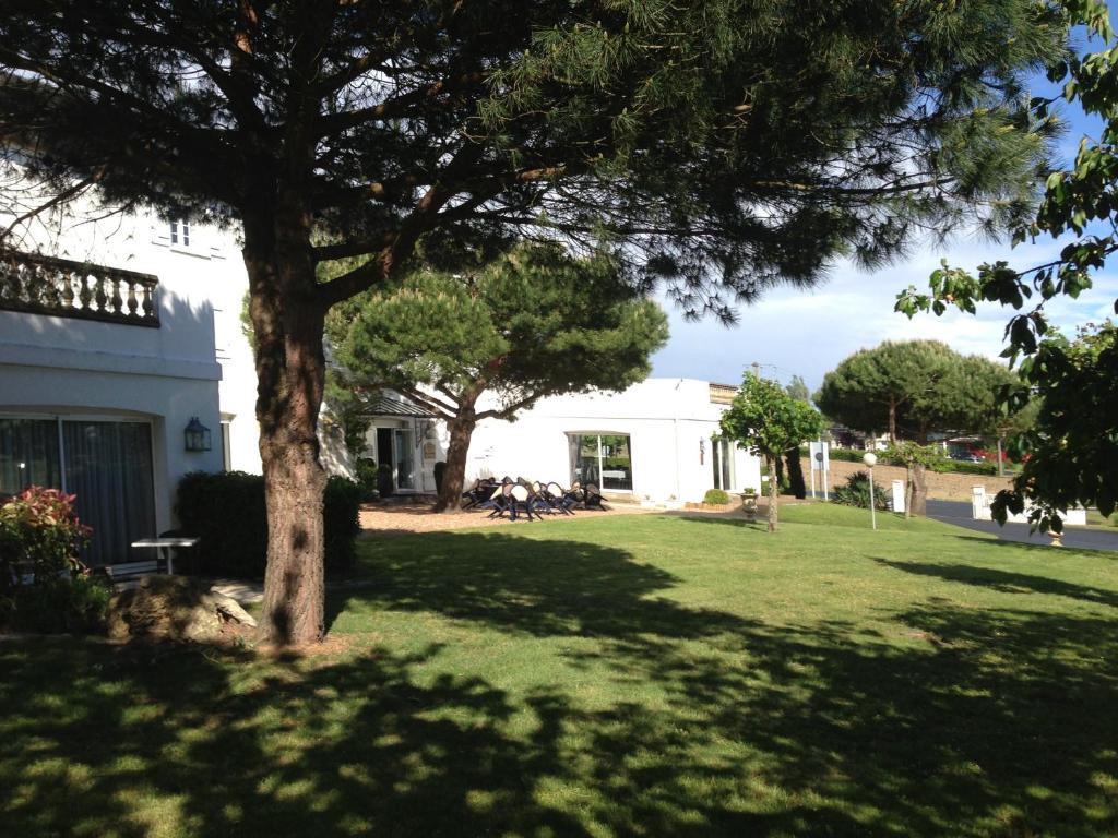 Logis Hotel Restaurant Des Chateaux アゼ・ル・リドー エクステリア 写真