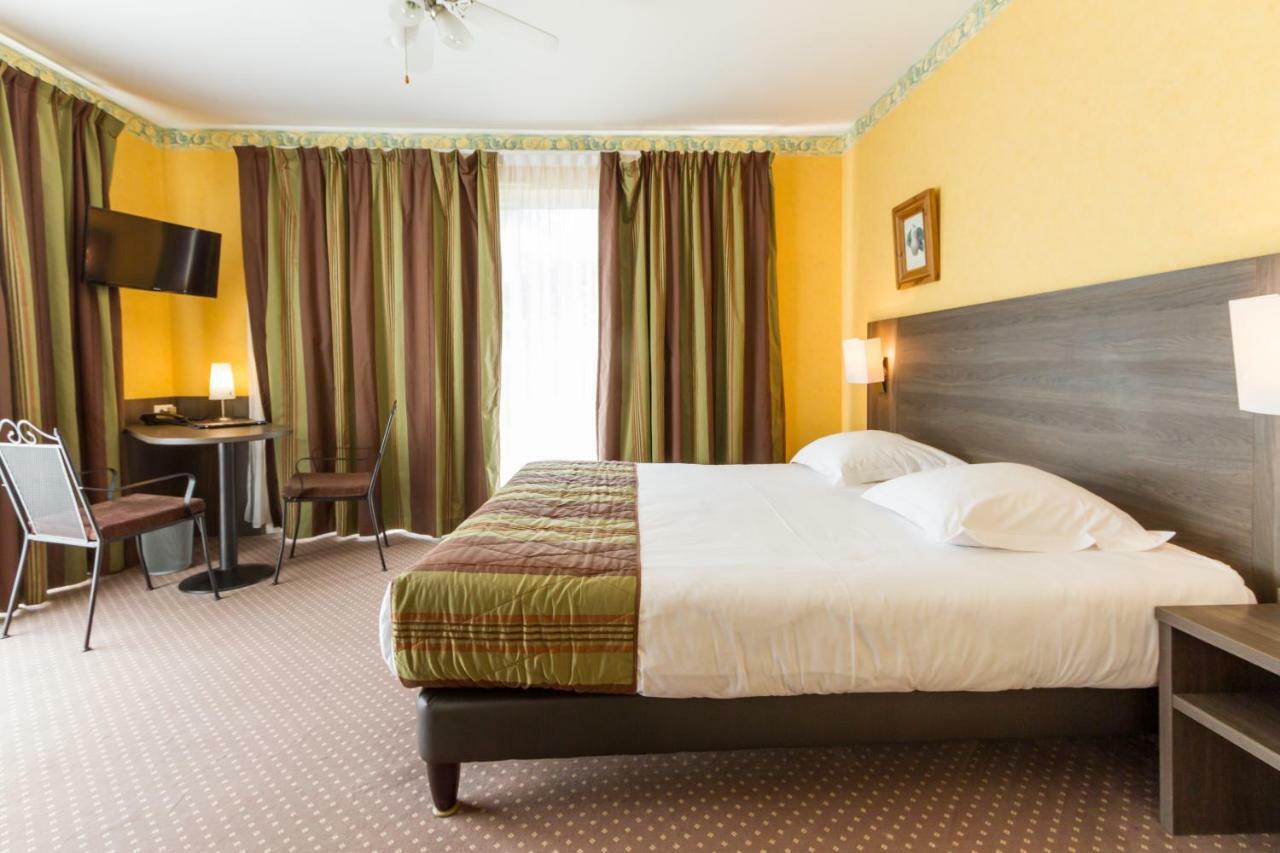 Logis Hotel Restaurant Des Chateaux アゼ・ル・リドー エクステリア 写真